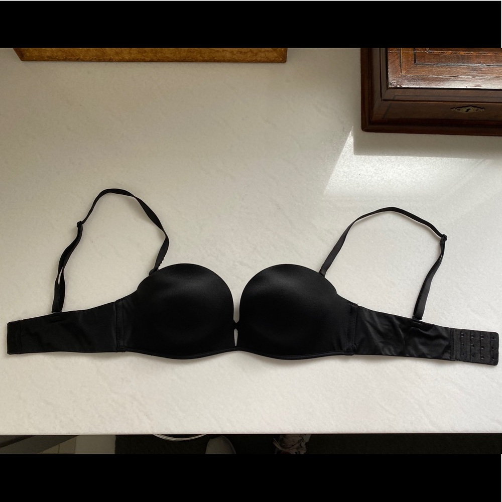 Victoria’s Secret Bombshell Strapless Push-Up Bra